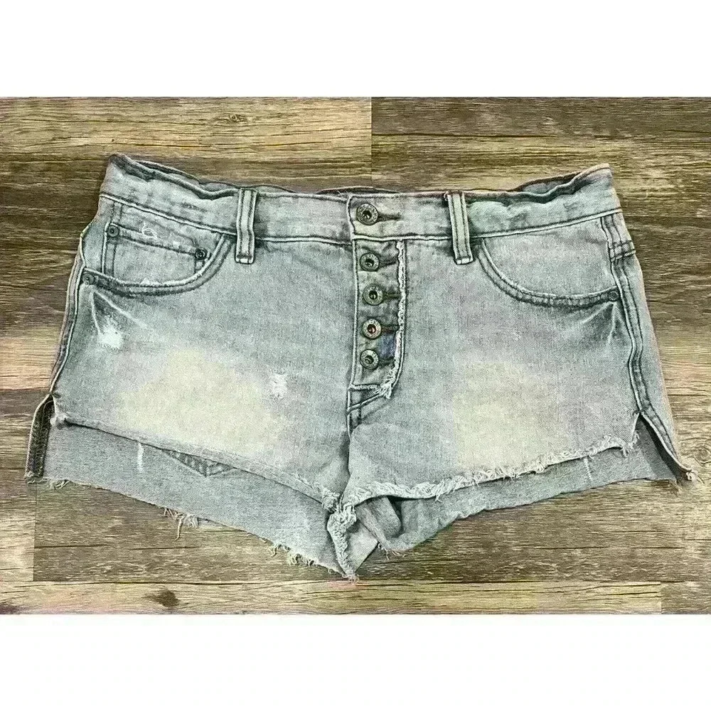 Free People Womens Sz 26 Denim Shorts Light Wash Distressed Raw Hem